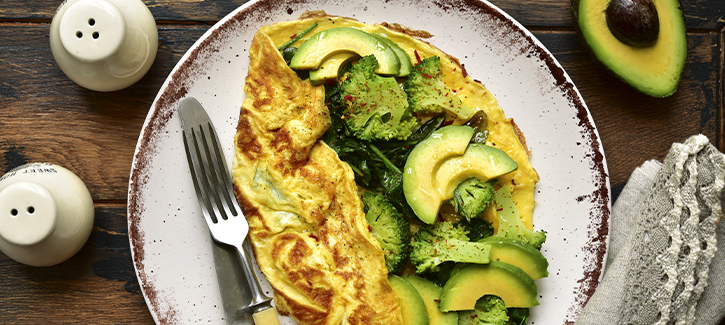 Omelett mit Brokkoli und Avocado