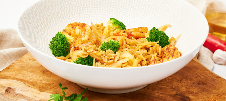 Reis mit Cajun-Garnelen und gedämpftem Brokkoli