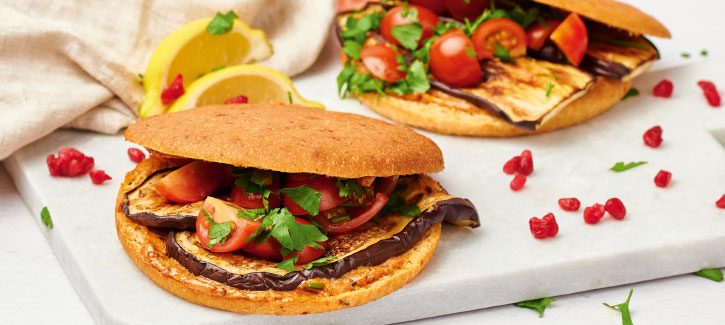 Mediterranes Brötchen mit gerösteter Aubergine