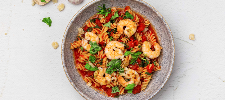 Fusilli mit Garnelen in Tomatensoße