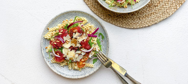 Carpaccio-Mahlzeitsalat mit Fusilli