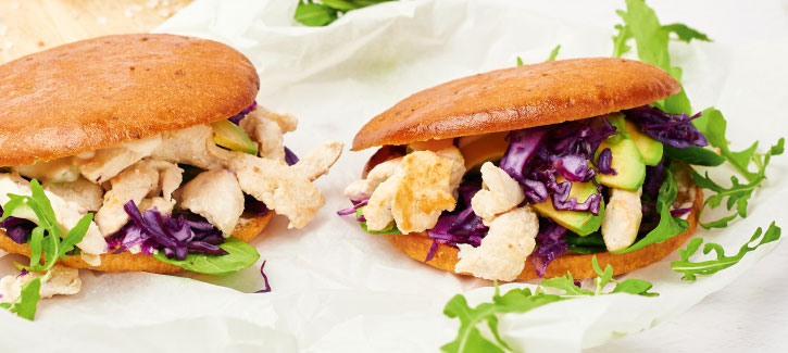 Pita-Hähnchen mit Rotkohl und Avocado