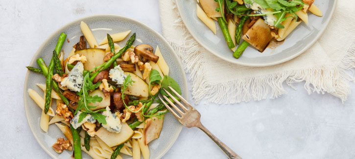 Nudelsalat mit Gorgonzola, Birne und Balsamico