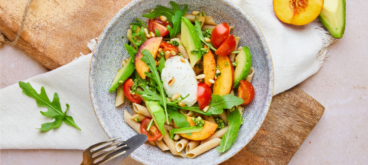 Sommerlicher Nudelsalat mit Mozzarella und Nektarine