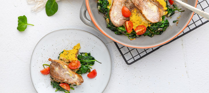 Auflauf mit Schweinefilet, Spinat und Tomaten