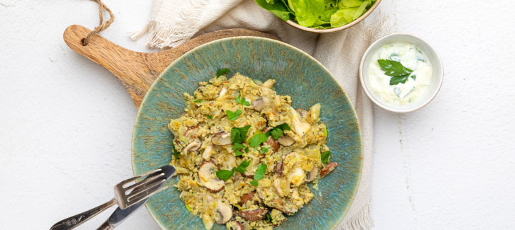Rösti mit gebratenen Zwiebeln, Kastanienchampignons und Tzatziki