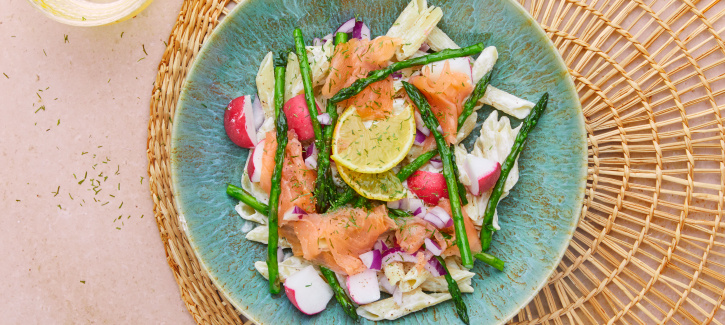 Nudelsalat mit Lachs und Spargel
