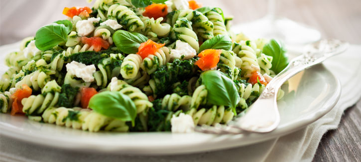 Fusilli mit Spinat, Tomate und Ziegenkäse