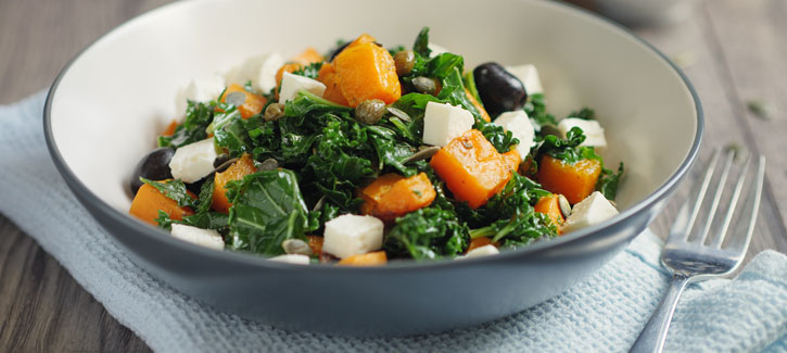 Winterlicher Grünkohlsalat mit Kürbis