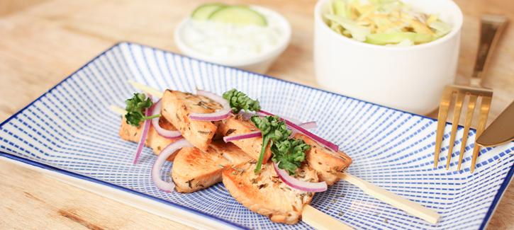 Griechische Souvlaki mit Weißkohl und Tzatziki
