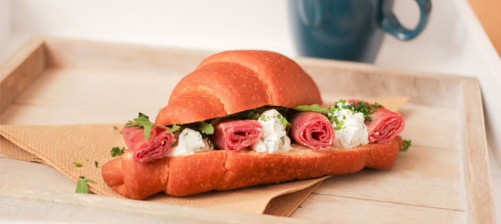 Croissant mit Ziegenkäse und Rohschinken