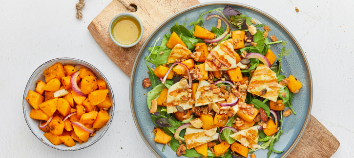 Kürbissalat mit Halloumi und Granola