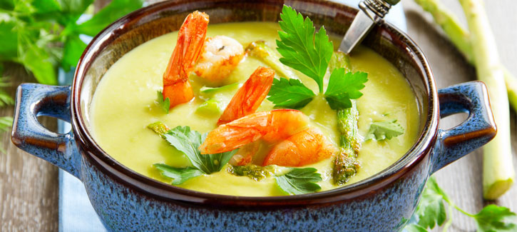 Spargelsuppe mit Garnelen