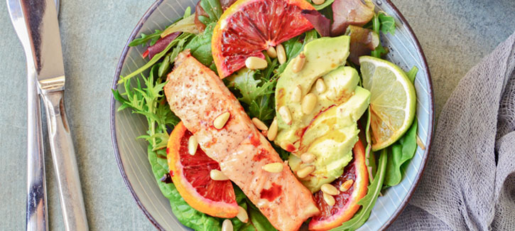 Frischer Lachs-Avocado-Salat