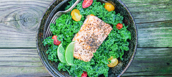Grünkohlsalat mit Lachs