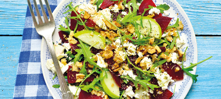 Salat mit Roten Beten, Apfel und Walnüssen