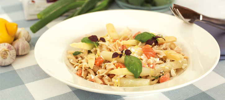 Penne mit Spargel und Lachs