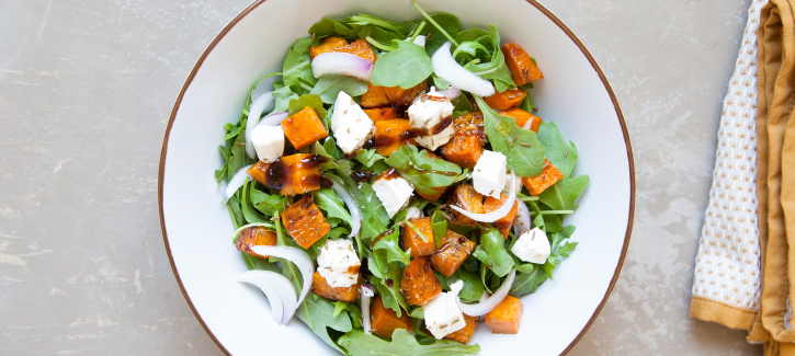 Kürbis-Feta-Salat mit roter Zwiebel