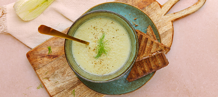Fenchel-Lauch-Suppe mit Toast