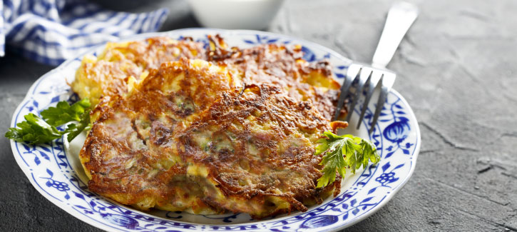 Kartoffel-Zucchini-Pfannküchlein mit Kräuterdip