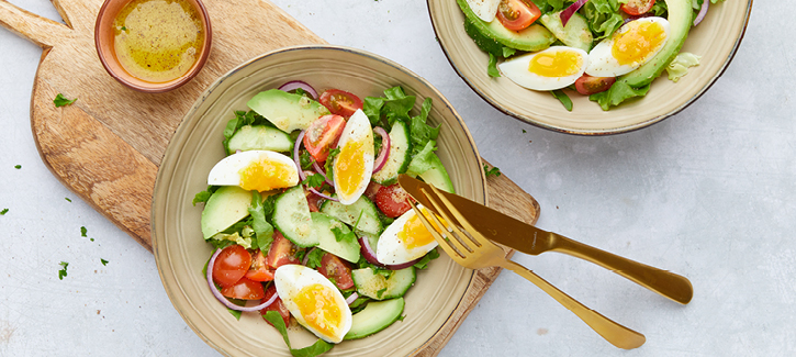 Endiviensalat mit Ei und Avocado