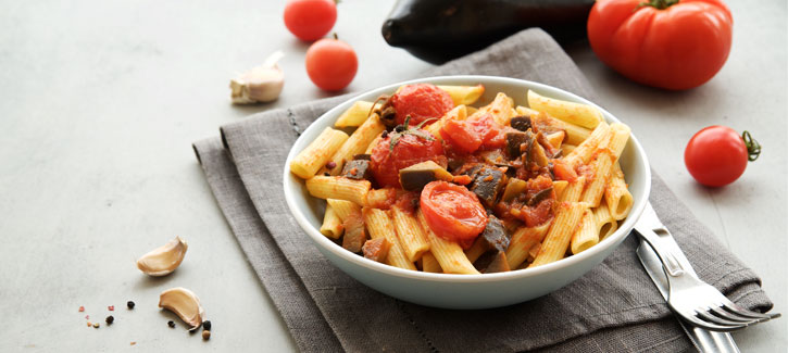 Penne mit geschmorter Tomate und Aubergine
