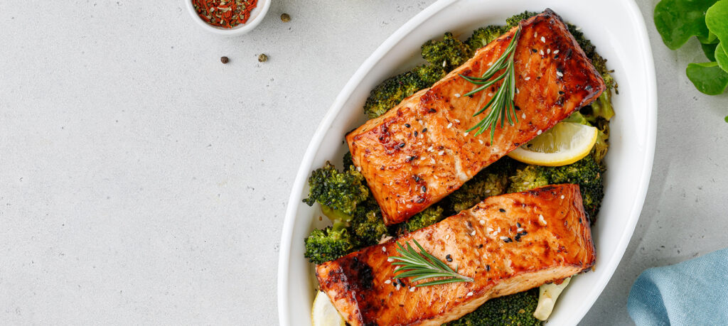 Brokkoli und Lachs aus dem Ofen