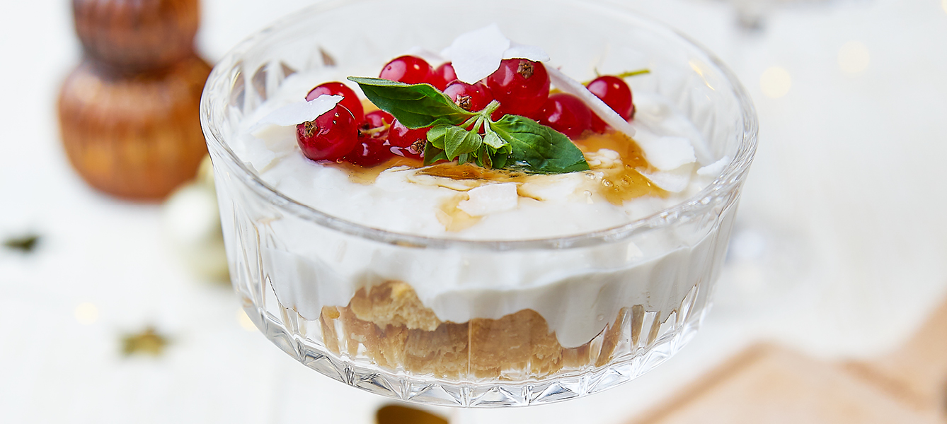 Kokos-Panna-Cotta mit gesalzenem Karamellsirup