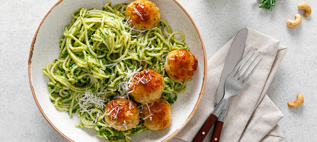 Spaghetti mit Hähnchengehaktbällchen und Spinat