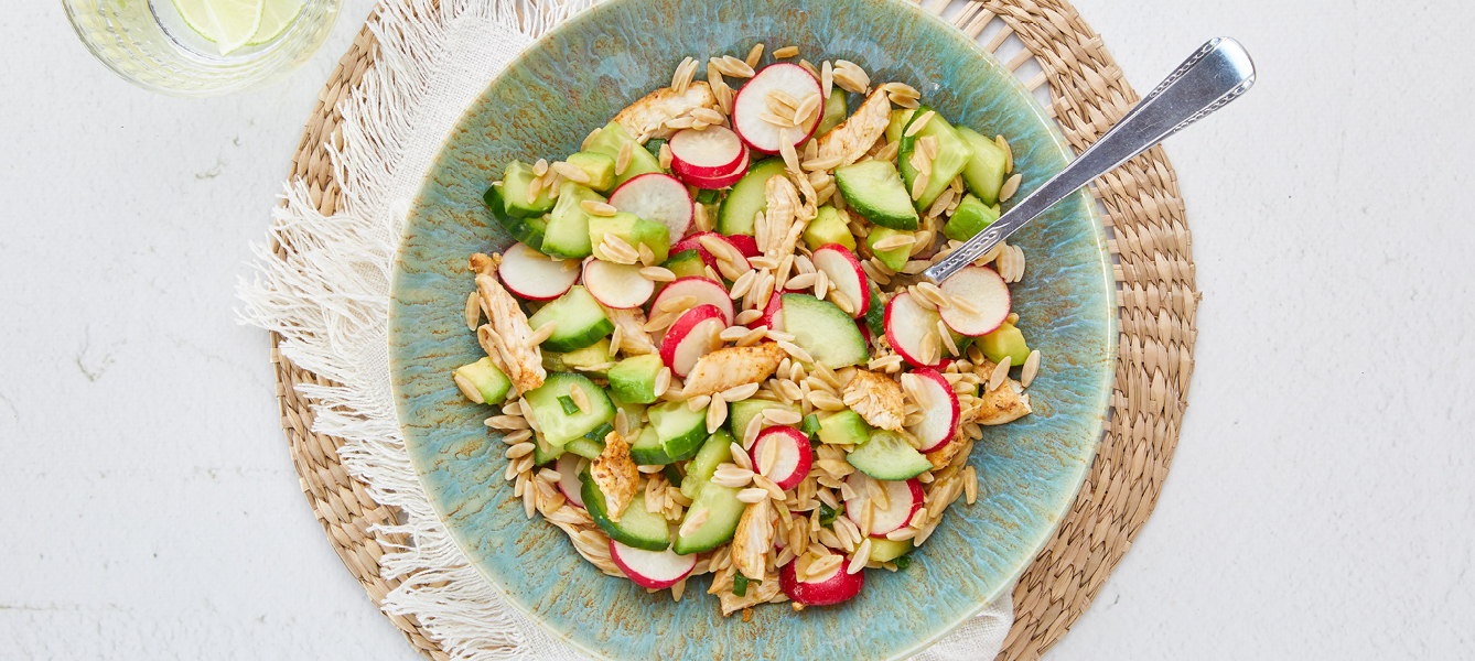 Reissalat mit Hähnchen, Radieschen und Avocado