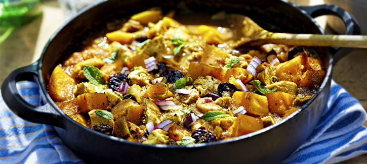 Herbstlicher Eintopf mit Kürbis, Hähnchenfilet und Walnüssen