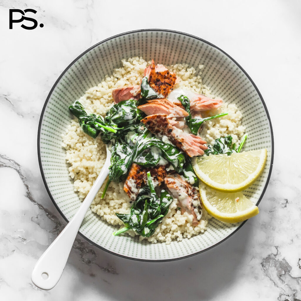 Couscous mit cremigem Spinat und Lachs