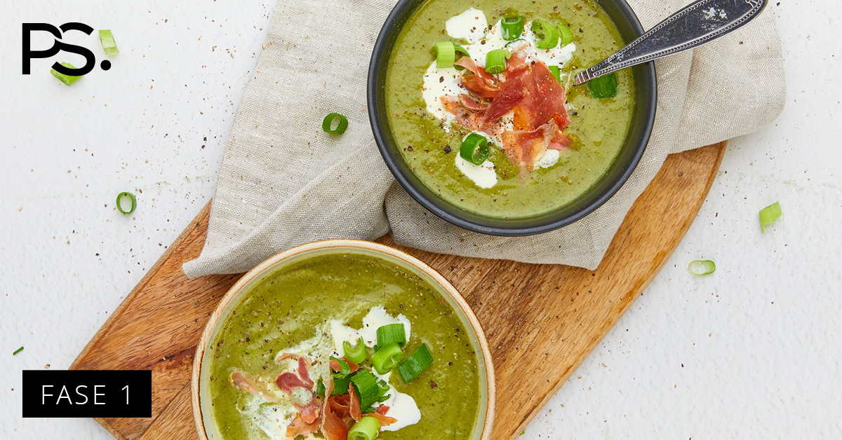 Brokkoli-Lauch-Suppe mit knusprigem Rohschinken
