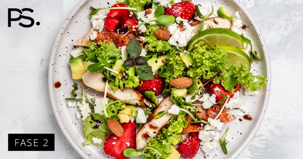 Hähnchensalat mit Ziegenkäse und Erdbeeren