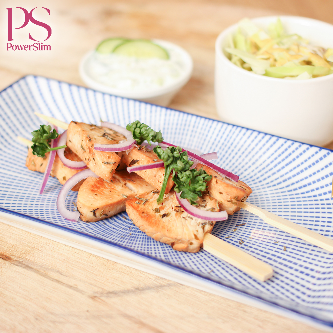 Griechische Souvlaki mit Weißkohl und Tzatziki