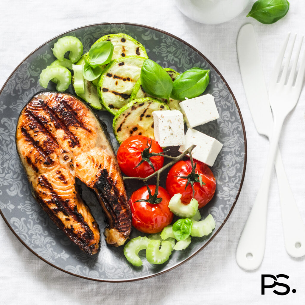 Gegrillter Lachs mit Gemüse und Feta