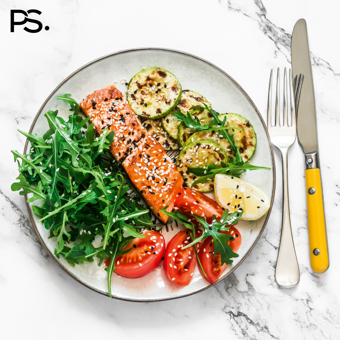Lachsfilet mit Zucchini und Rucola
