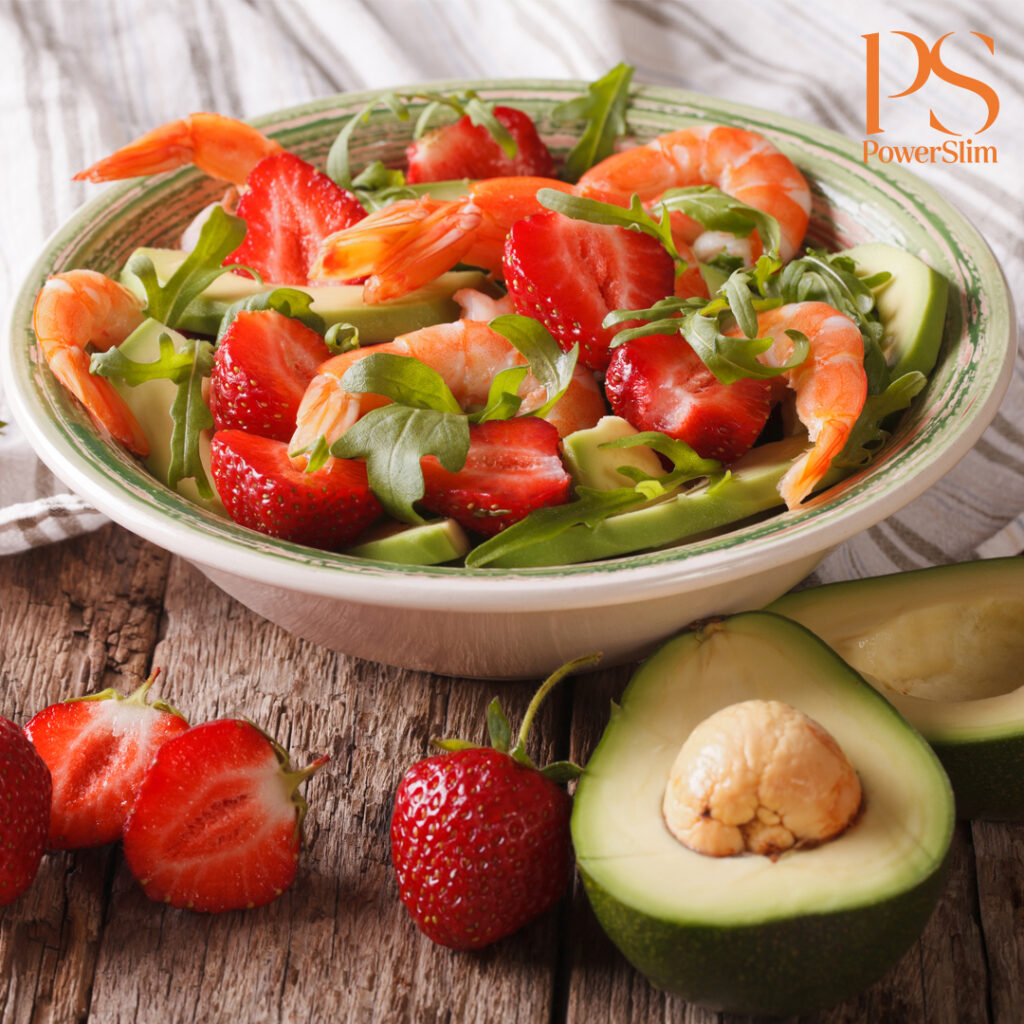 Salat mit Gambas und Erdbeeren