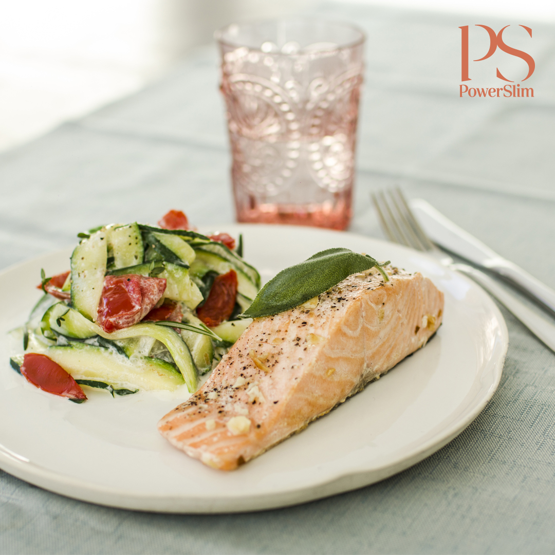 Zucchini-Nudeln mit Lachs