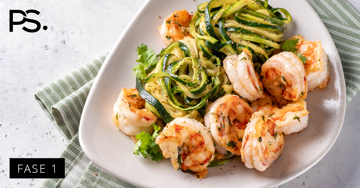 Zucchini-Nudeln mit Knoblauch-Limetten-Garnelen