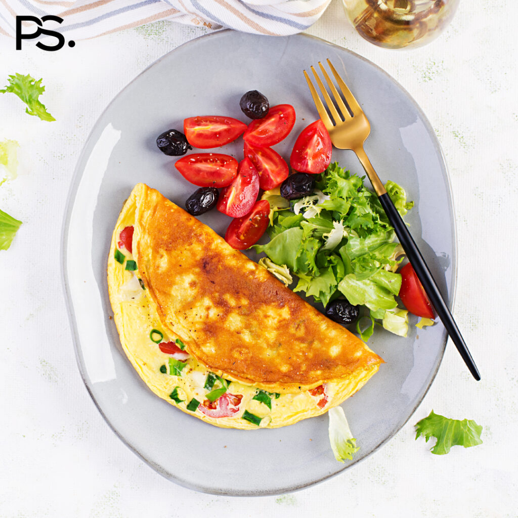 Omelett mit Tomate und schwarzen Oliven