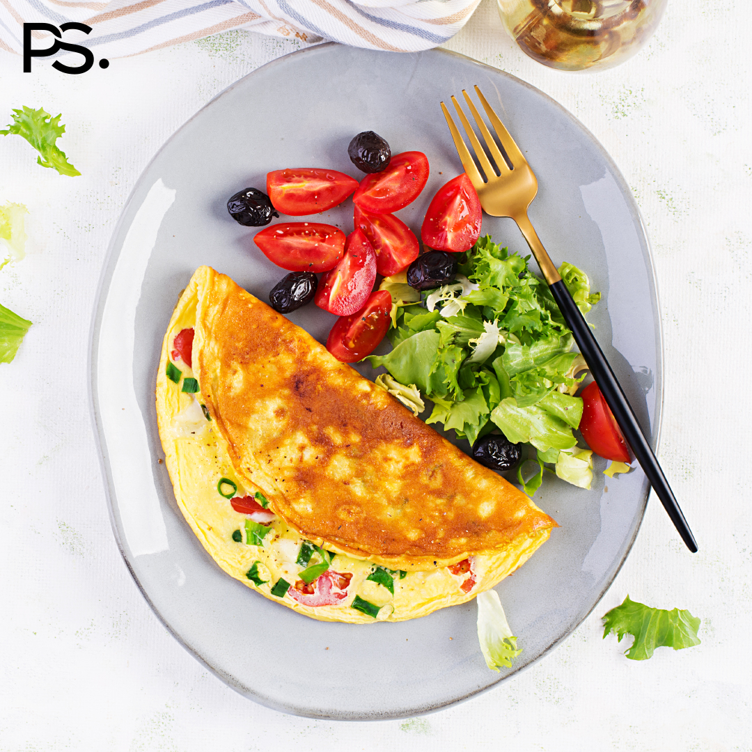 Omelett mit Tomate und schwarzen Oliven