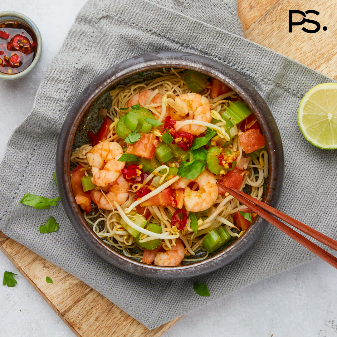 Thaiischer Nudelsalat mit Garnelen
