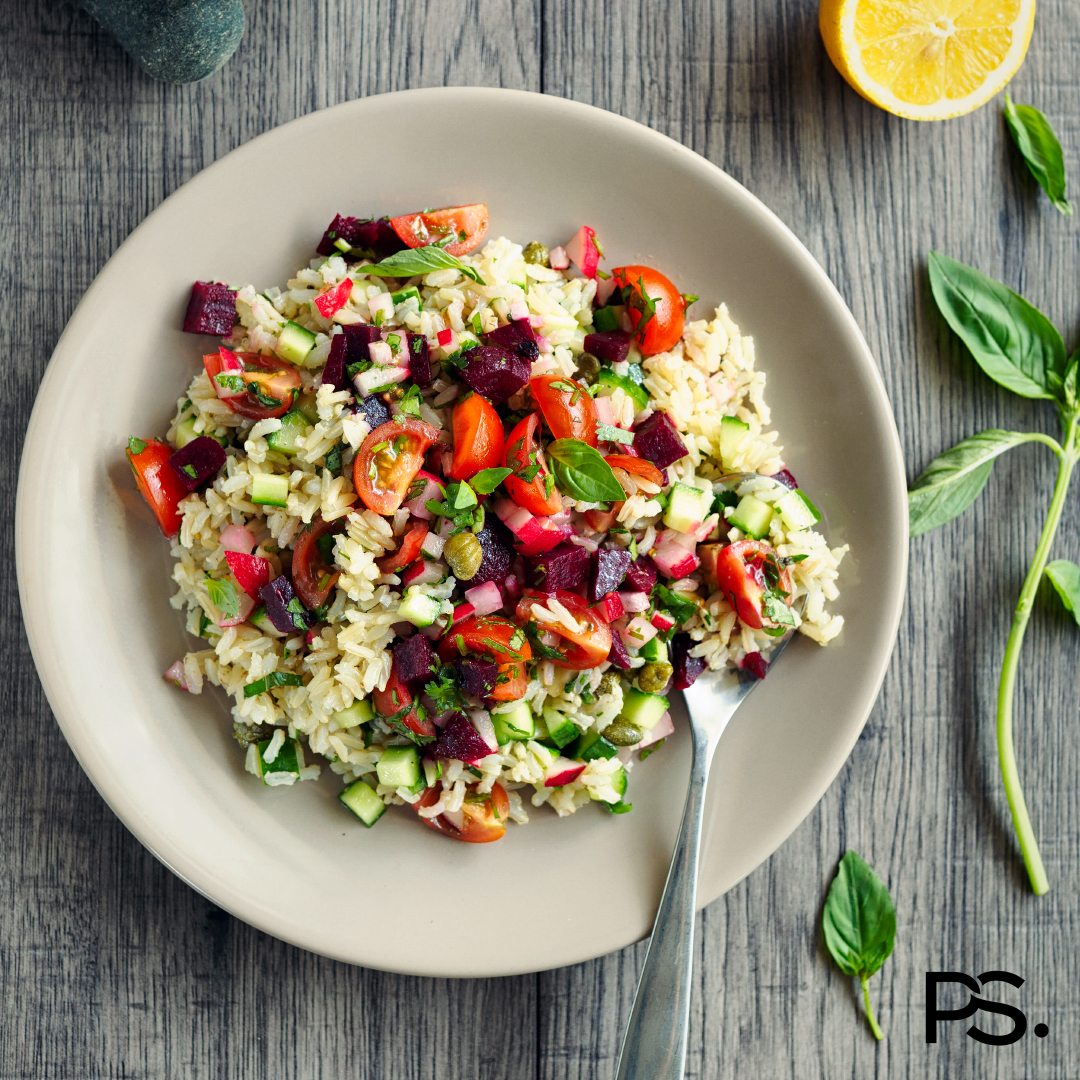 Frischer Reissalat mit Roter Bete und Radieschen