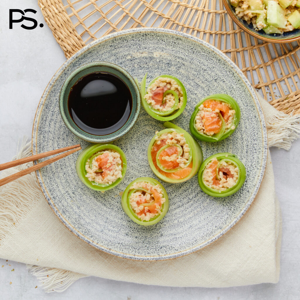 Kohlenhydratarme Sushi mit frischem Lachs