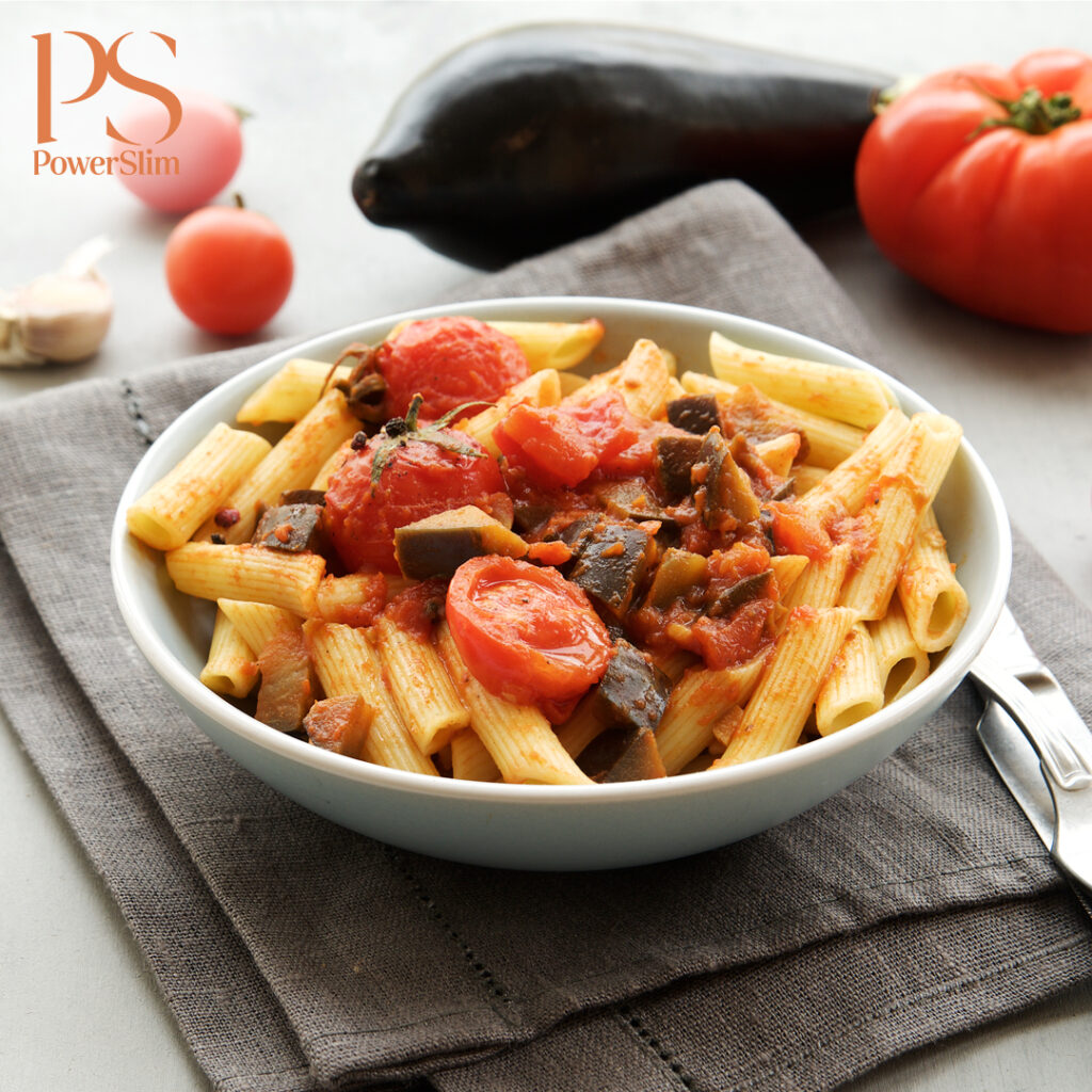 Penne mit geschmorter Tomate und Aubergine