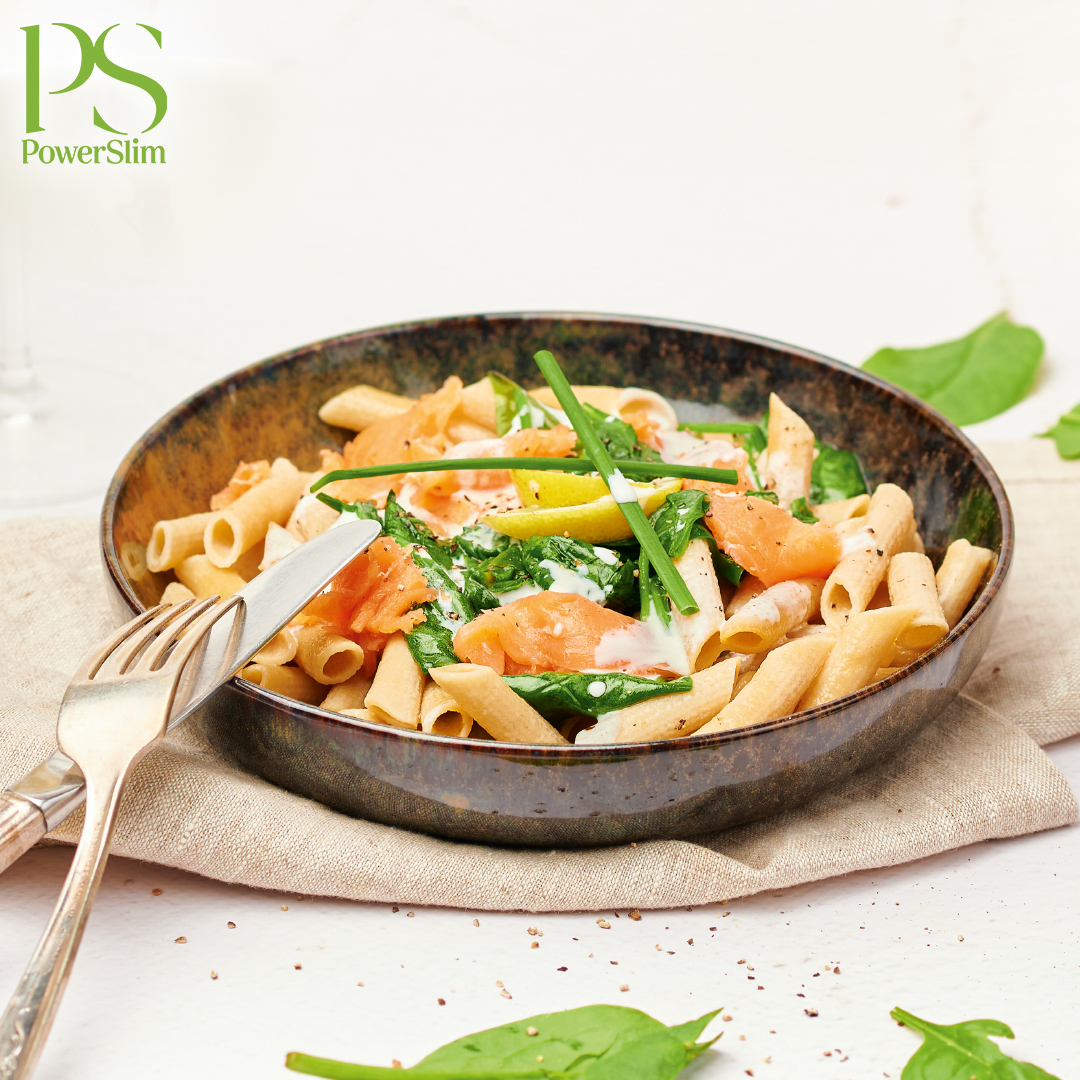 Cremige Penne mit Spinat und geräuchertem Lachs
