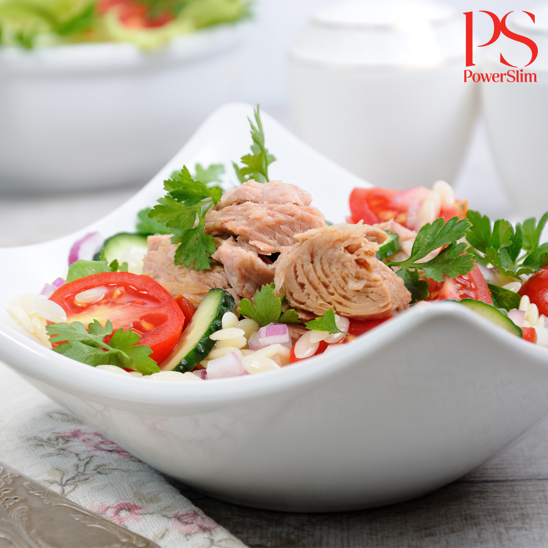 Thunfischsalat mit Reis, Tomate und Gurke