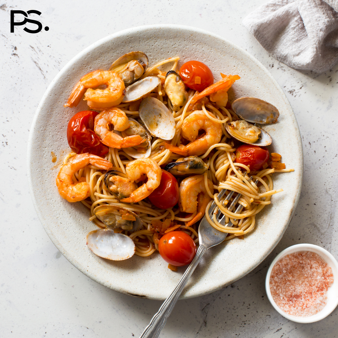 Spaghetti mit Meeresfrüchten und Tomaten