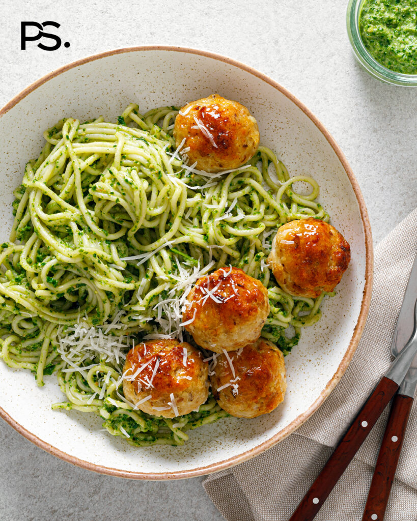 Spaghetti mit Hähnchengehaktbällchen und Spinat